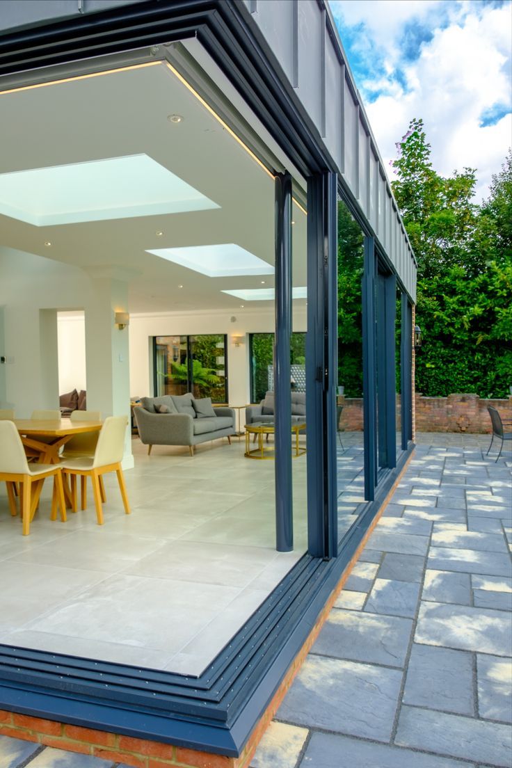Threshold Design and Floor Transition